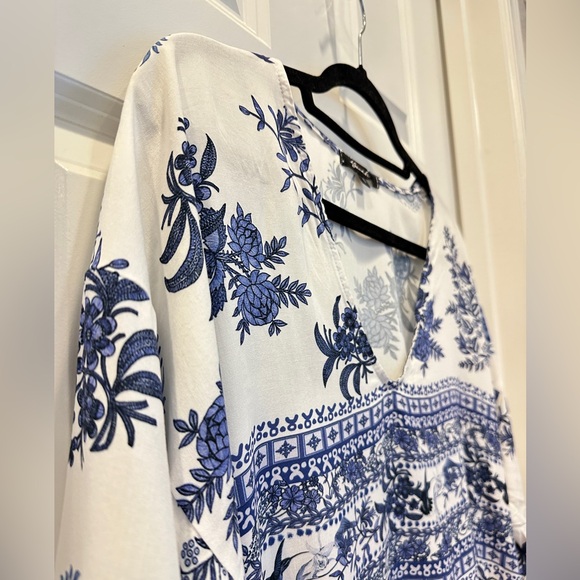 Yana K Mia Blue Flowers Lightweight Slip on top - Picture 3 of 7